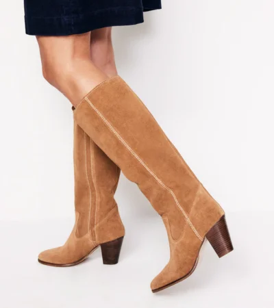 Knee-high boots with almond toe 