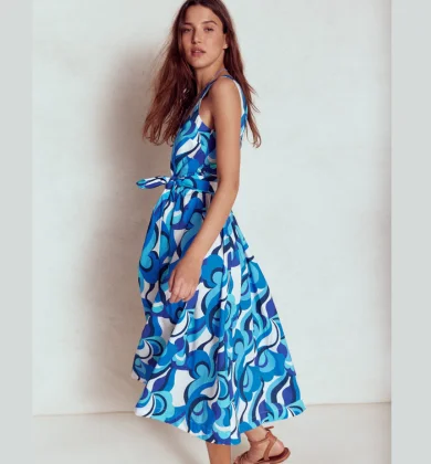 Ausgestelltes Kleid mit V Ausschnitt und Gurtel