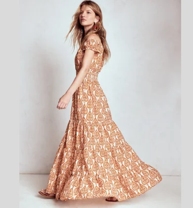 Gestuftes Baumwollkleid mit U Ausschnitt